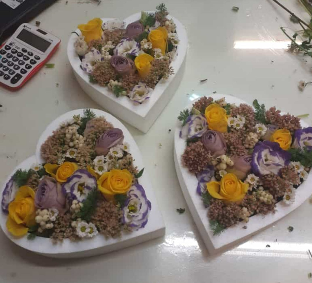 Lettera contenitore impermeabilizzata per fiori