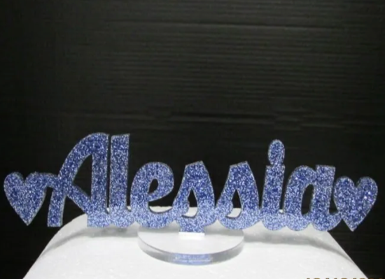 Cake topper nome su piedistallo
